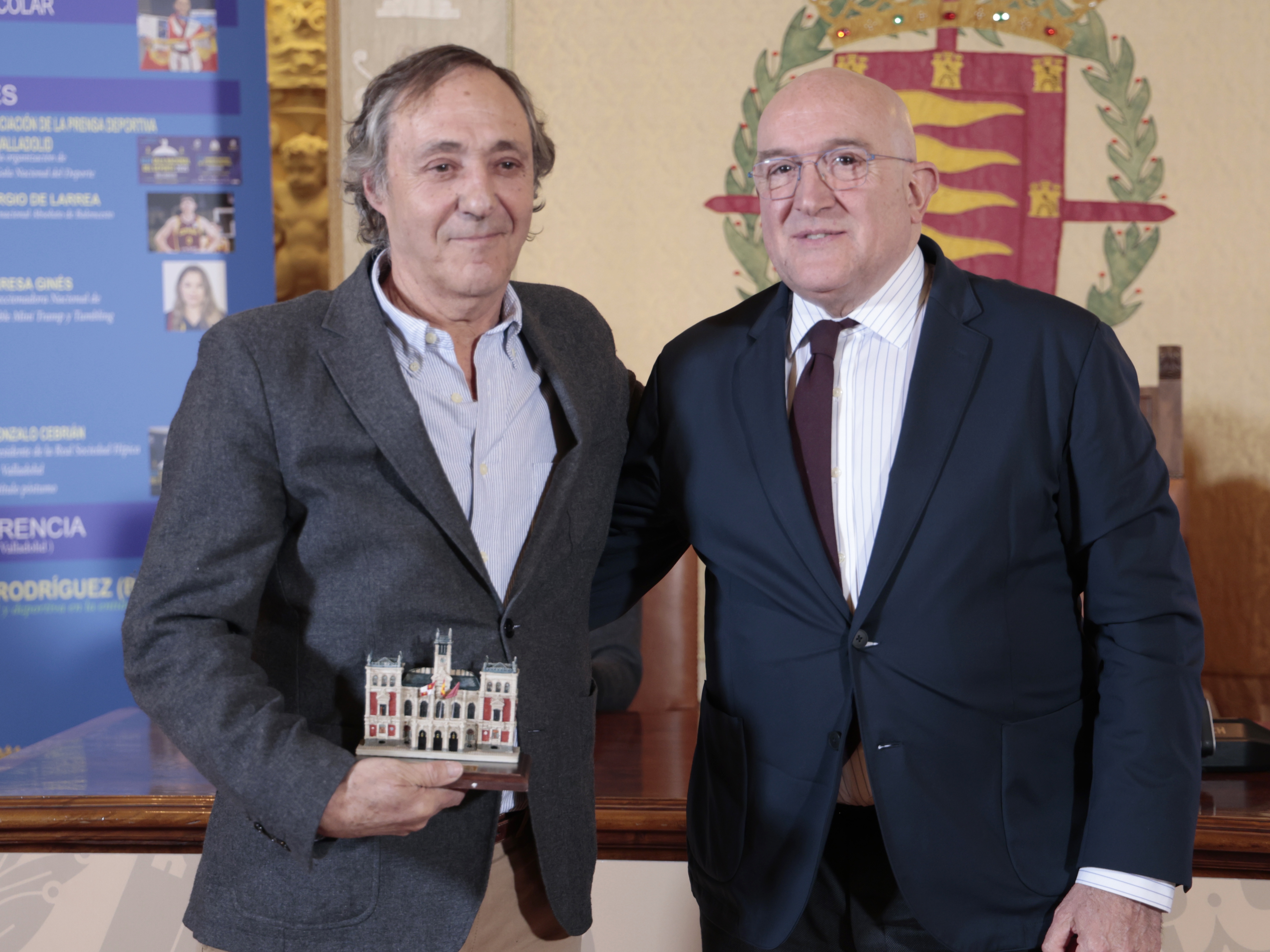 Mención Especial a Borja Lara, Ex gerente de la F.M.D. Entrega el premio Jesús Julio Carnero, alcalde de Valladolid. Recoge el premio Borja Lara.