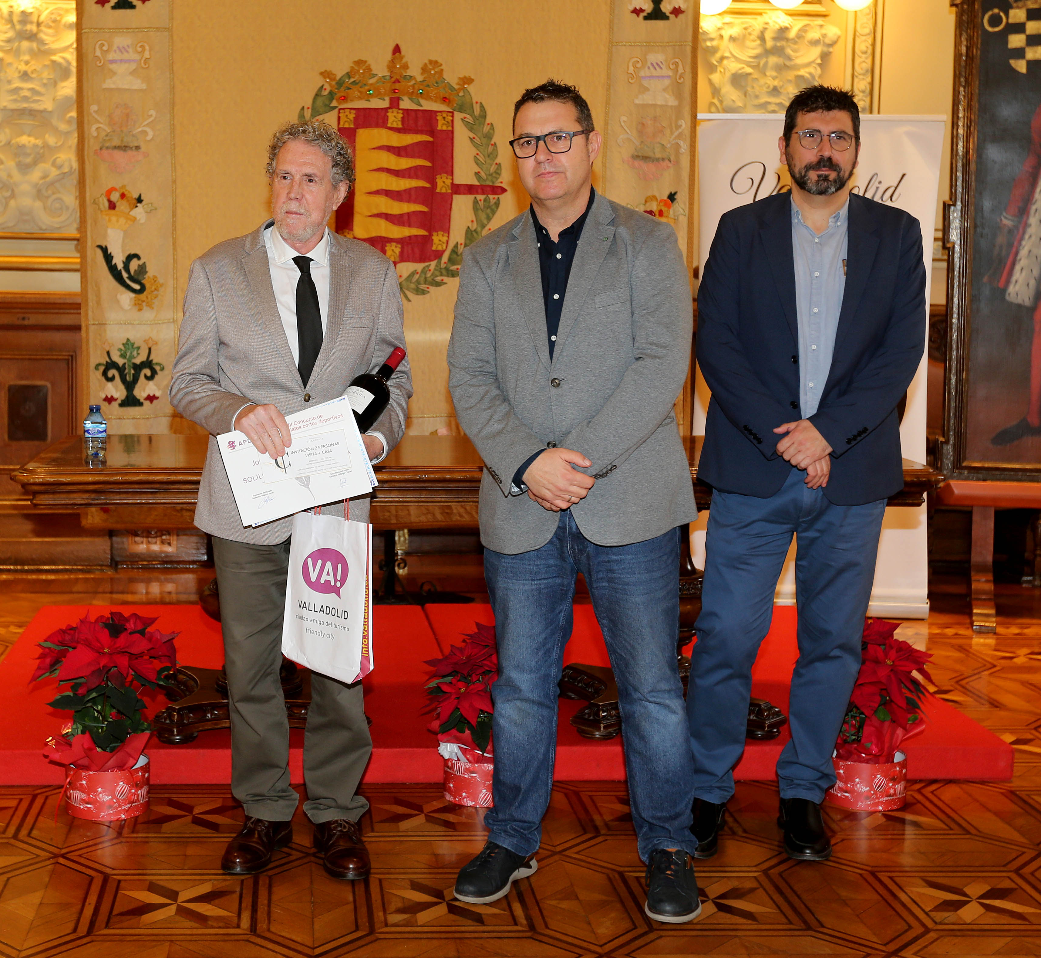 2º Premio José Luis Bragado García entrega el premio Guillermo Velasco, Presidente de la Asociación de la Prensa Deportiva de Valladolid