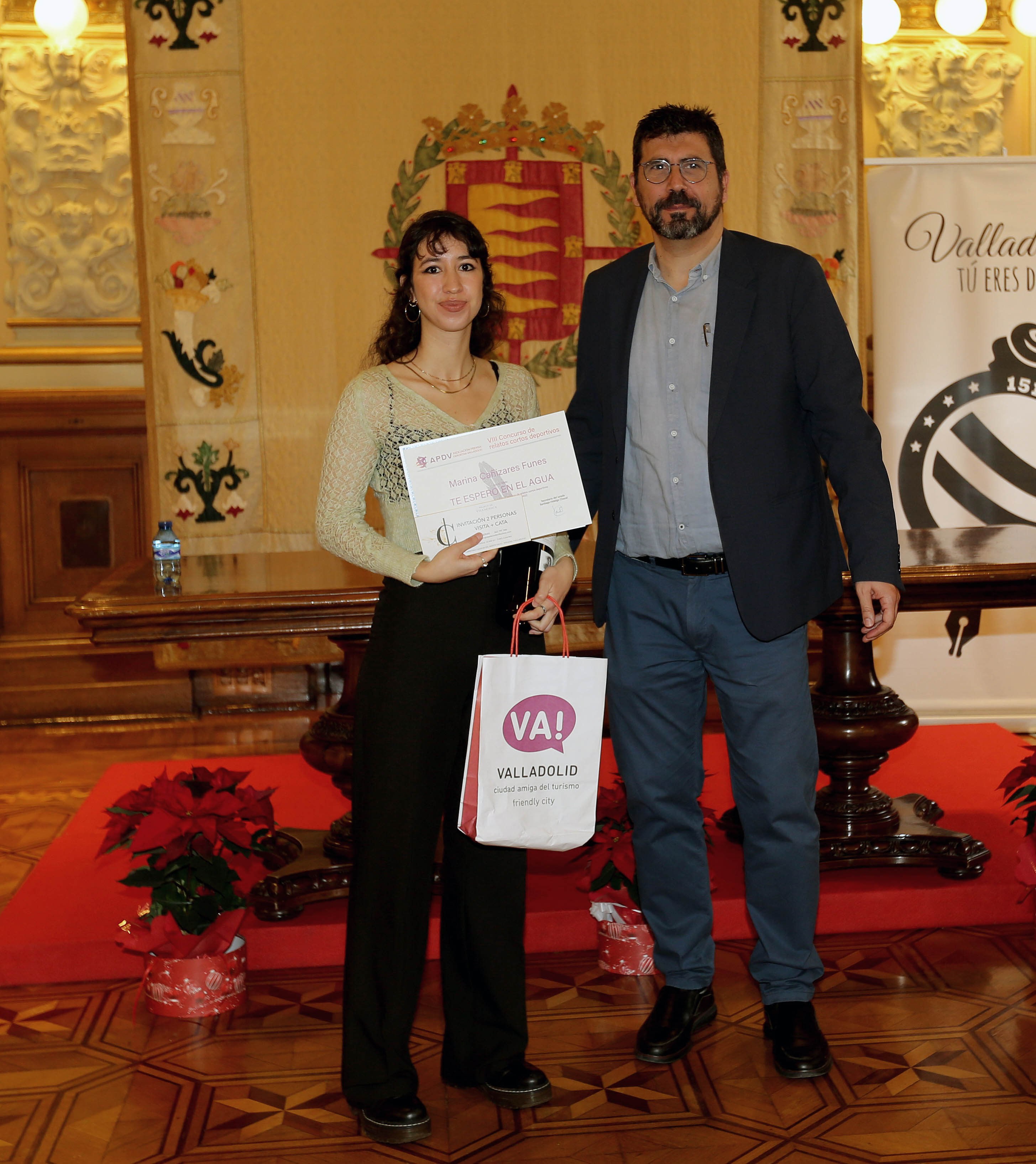 1º Premio Marina Cañizares Funes, entregado por Alberto Bustos Concejal de Participación Ciudadana y Deportes