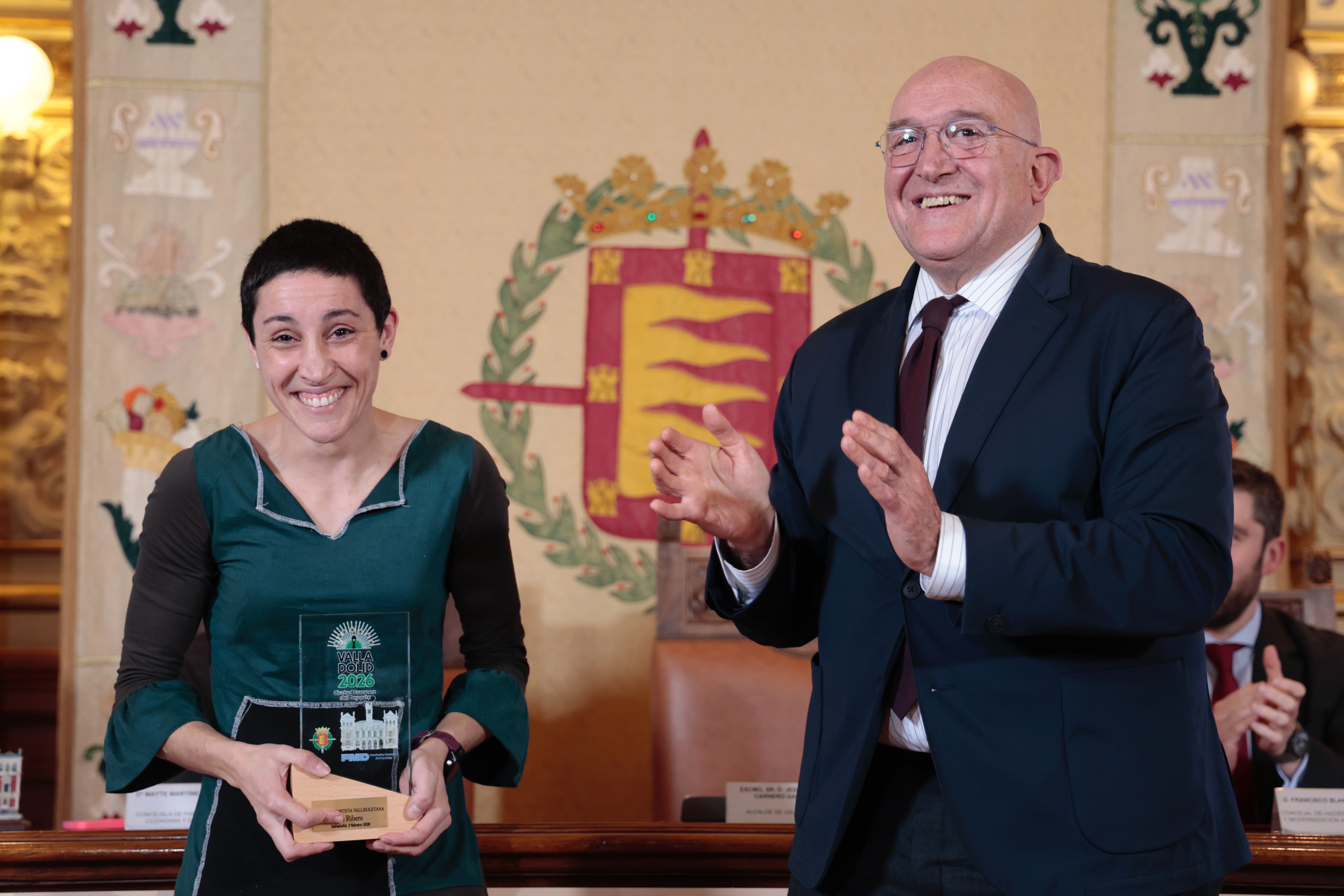 Isa Rivero. Mejor Deportista. Campeona del Mundo del Peso Átomo. Entrega el premio Jesús Julio Carnero, Alcalde de Valladolid. Recoge el premio Isa Rivero.