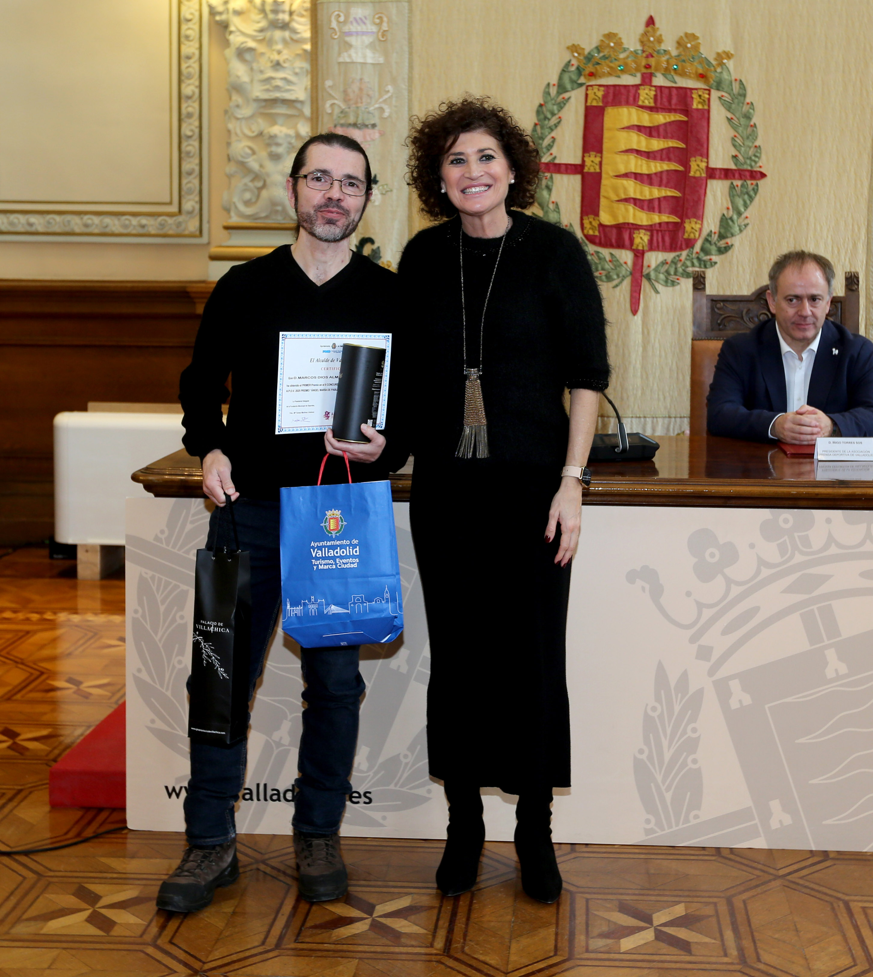 1er Premio del II Concurso de Microrrelatos  Deportivos Marcos Dios Almeida, entregado por Mayte Martínez Jiménez Concejala de Participación Ciudadana y Deportes